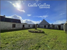 Fort potentiel : Corps de ferme à rénover avec maison d'habitation et dépendances sur l'Ile de Batz