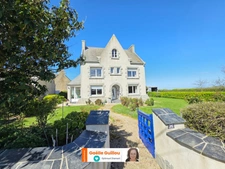 CLEDER – Maison familiale de 141 m² avec dépendance, hangar et grenier aménageable à 800 m des plages