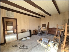 Fort potentiel : Corps de ferme à rénover avec maison d'habitation et dépendances sur l'Ile de Batz