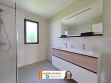 Moguériec - SIBIRIL : Maison plain pied de 102m² - 3 chambres - Garage - Jardin et Stationnement.