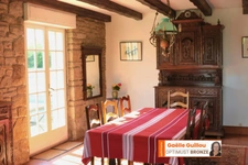 CLÉDER – Propriété familiale en bord de mer avec vaste terrain de 4200 m².