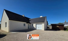 PLOUESCAT : Maison plain pied de 98m² - Plein centre - 2/3 chambres + Garage - Jardin 