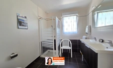 PLOUESCAT : Maison plain pied de 98m² - Plein centre - 2/3 chambres + Garage - Jardin 