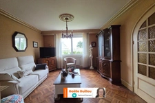 CLEDER – Maison familiale de 141 m² avec dépendance, hangar et grenier aménageable à 800 m des plages