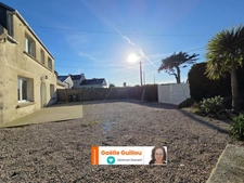 PLOUGOULM : Maison +  Extension + Hangar au calme à 2 pas de la mer - 1420m²