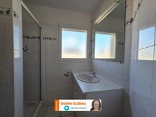 CLEDER : Maison traditionnelle de 108m² - vie de plain pied - Garage et jardin clos.
