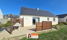 PLOUESCAT : Maison plain pied de 98m² - Plein centre - 2/3 chambres + Garage - Jardin 