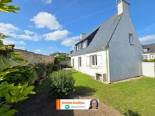 SAINT POL DE LEON Maison 4 pièces Vie de plain pied - Accès direct au centre ville - Jardin clos