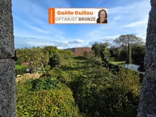 GOULVEN : bâtisse de charme à rénover de 100m² pour 6 pièces + jardin