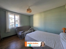 Maison mitoyenne de 8 pièces - 5 chambres - jardin clos - à 150m de la mer