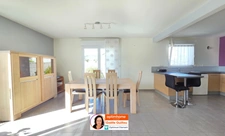 PLOUESCAT : Maison plain pied de 98m² - Plein centre - 2/3 chambres + Garage - Jardin 