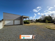 Cléder : maison de 1980 sur sous-sol, habitable de plain pied, avec 3 garages + carport 