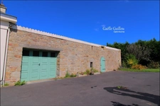 Corps de ferme plain pied + dépendances en pierre Sibiril 1600m²