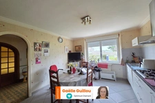 CLEDER – Maison familiale de 141 m² avec dépendance, hangar et grenier aménageable à 800 m des plages