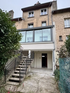 Maison de ville de 5 pièces avec véranda, garage et jardin