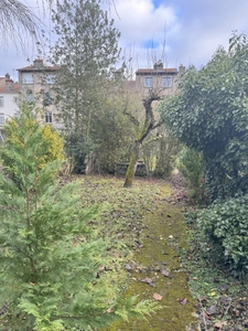 Maison de ville de 5 pièces avec véranda, garage et jardin