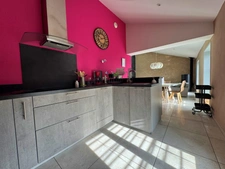 Immeuble de rapport comprenant 2 appartements et une salle de réception proche de CHARMES (88)