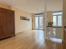 Maison de ville de 5 pièces avec véranda, garage et jardin