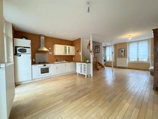 Maison de ville de 5 pièces avec véranda, garage et jardin