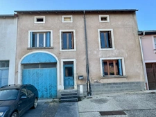 Maison familiale de 204 m² avec patio, terrain et annexe de 80 m² 