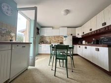 Maison de village de  130 m² avec garage, atelier indépendant et jardin paysager 