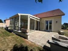 Pavillon de plain-pied de 102 m² – Lumineux, parfaitement entretenu, avec véranda, garage et grand terrain de 957 m²