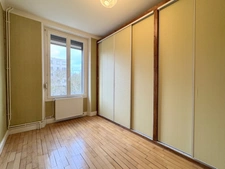Maison de ville de 5 pièces avec véranda, garage et jardin
