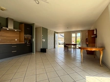 Pavillon de plain-pied de 102 m² – Lumineux, parfaitement entretenu, avec véranda, garage et grand terrain de 957 m²