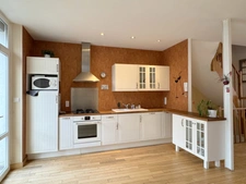 Maison de ville de 5 pièces avec véranda, garage et jardin
