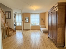 Maison de ville de 5 pièces avec véranda, garage et jardin
