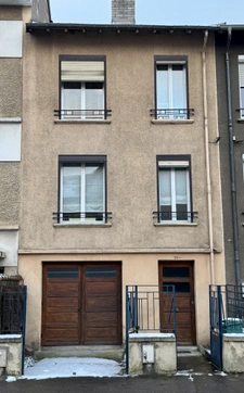 Maison de ville de 5 pièces avec véranda, garage et jardin