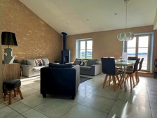 Immeuble de rapport comprenant 2 appartements et une salle de réception proche de CHARMES (88)