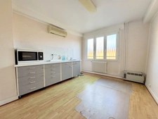 SPACIEUX APPARTEMENT 4 PIÈCES – CENTRE-VILLE À 100 M DE LA GARE – GARAGE, CAVE, GRENIER