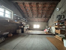 Maison de village de  130 m² avec garage, atelier indépendant et jardin paysager 