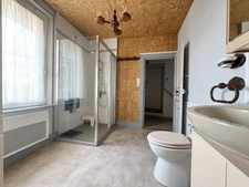Maison de village de  130 m² avec garage, atelier indépendant et jardin paysager 