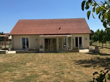 Pavillon de plain-pied de 102 m² – Lumineux, parfaitement entretenu, avec véranda, garage et grand terrain de 957 m²
