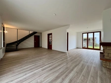 Maison rénovée de 120 m² – 6 pièces – Jardin, terrasse et garage