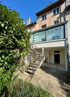 Maison de ville de 5 pièces avec véranda, garage et jardin