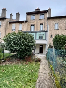 Maison de ville de 5 pièces avec véranda, garage et jardin