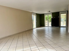 Pavillon de plain-pied de 102 m² – Lumineux, parfaitement entretenu, avec véranda, garage et grand terrain de 957 m²