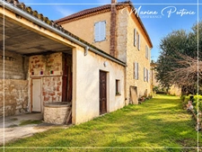 Maison en pierre de 200 m² avec 3 065 m² de terrain à Lavardens