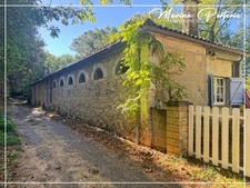Maison en pierre de plain-pied, au bord de la Baïse