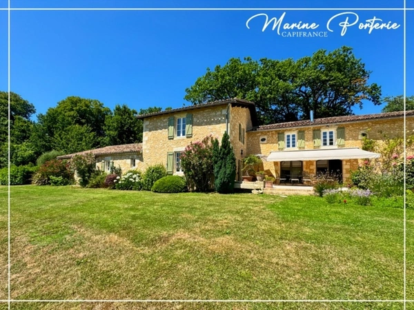 Propriété de charme en pierre – volumes exceptionnels – piscine – vue dégagée – proche Auch
