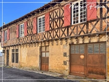 Bâtisse de caractère à colombages – 420 m² – terrain 1 350 m² – cœur de bastide MASSEUBE