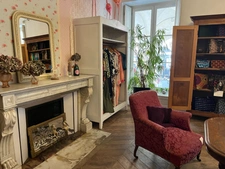 Dpt Saône et Loire (71), à vendre LOUHANS très beau magasin de Prêt-à-porter, rue des Arcades  
