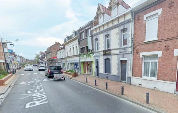 Dpt Pas de Calais (62), à  HENIN BEAUMONT centre, immeuble de 200m² avec terrasse et jardin
