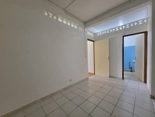 APPARTEMENT T2 AVEC GRANDE TERRASSE COUVERTE ET JARDIN PRIVATIF