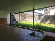 APPARTEMENT T2 AVEC GRANDE TERRASSE COUVERTE ET JARDIN PRIVATIF