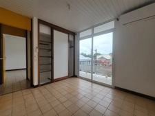 Local professionnel climatisé – Centre-ville de Cayenne