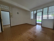APPARTEMENT T2 AVEC GRANDE TERRASSE COUVERTE ET JARDIN PRIVATIF